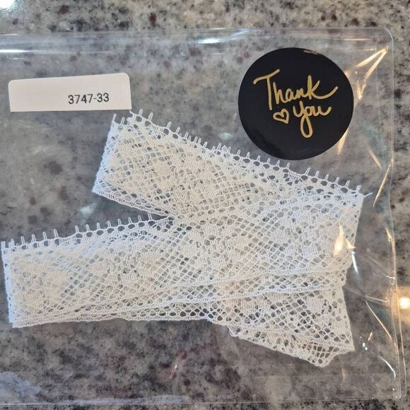 Lace, White Cotton & Nylon, Heirloom type, 1" x 1 yd - Picture 2 of 3